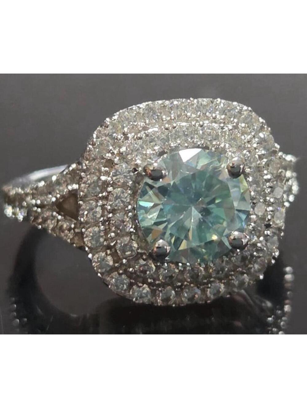 Stunning! New 1 Ct. Solitare blue diamond white Moissanite Diamonds! Ring size 6